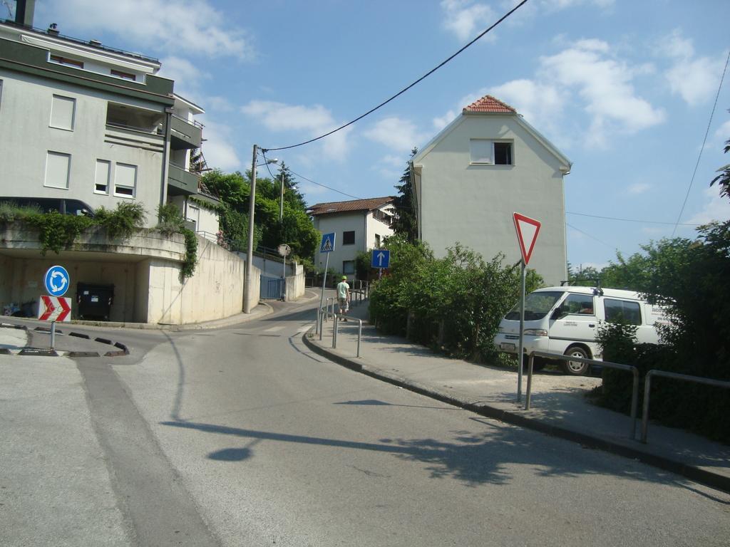 Two Flowers Apartments Zagabria Esterno foto